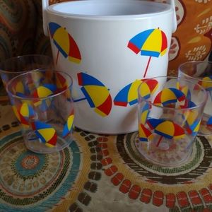 Vintage Giraffe Ice Bucket W/Umbrellas On Side PLUS 4 matching plastic glasses